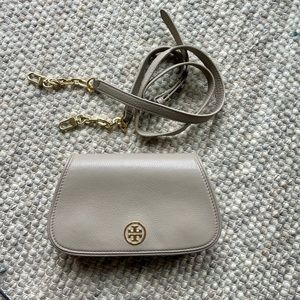 Beautiful Tory Burch clutch/crossbody, excellent condition.